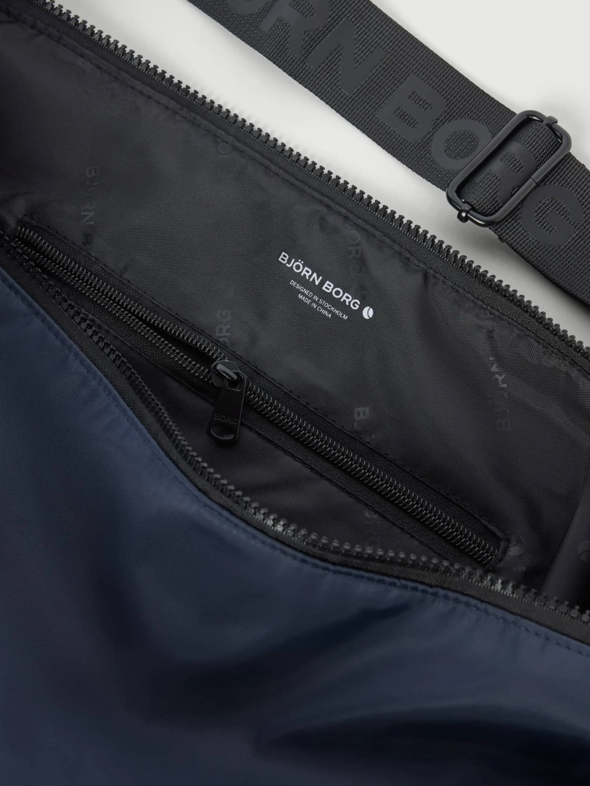 Borg Classic Shoulder Bag 13L