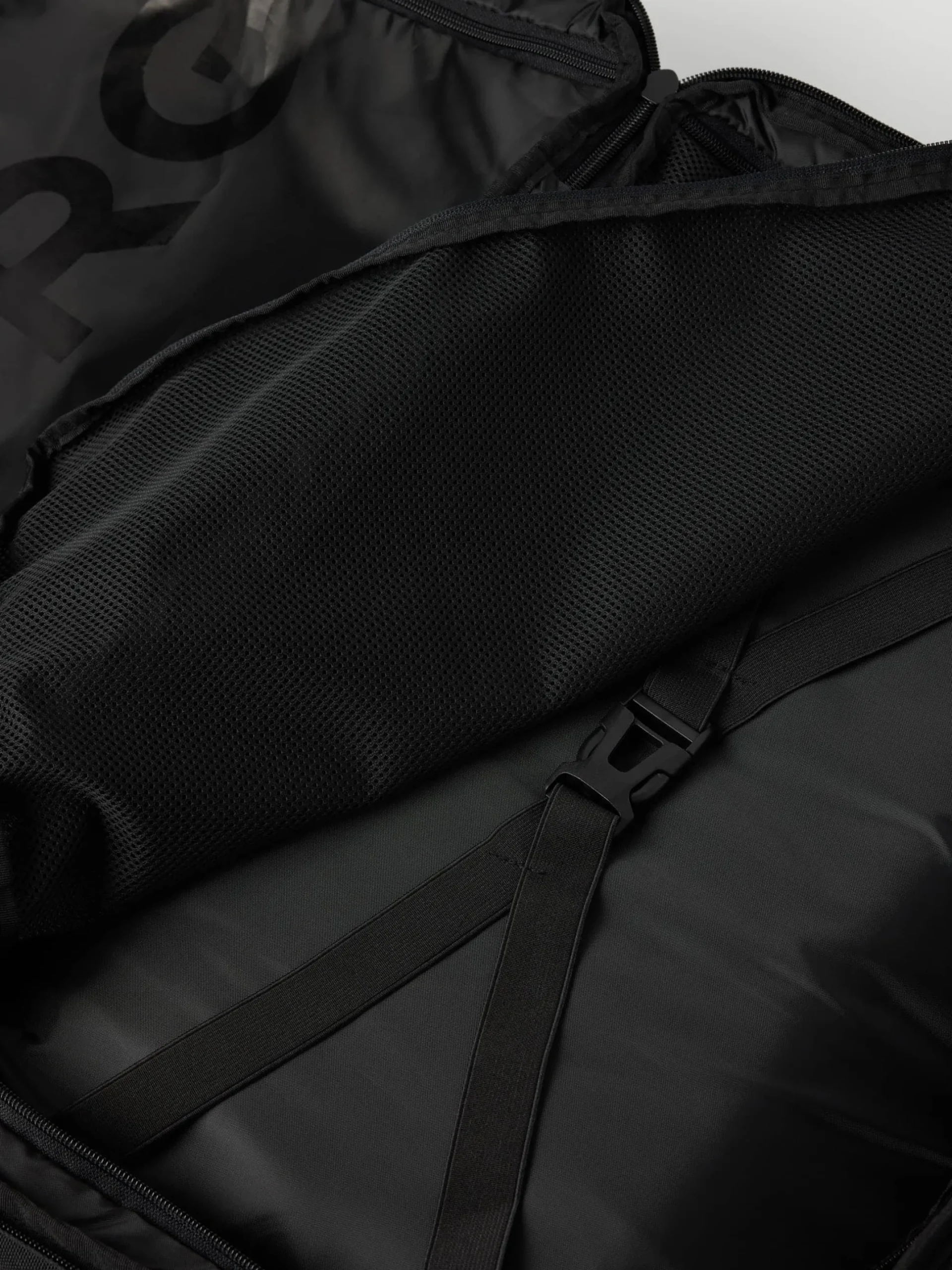 Borg Travel Backpack L - 35L