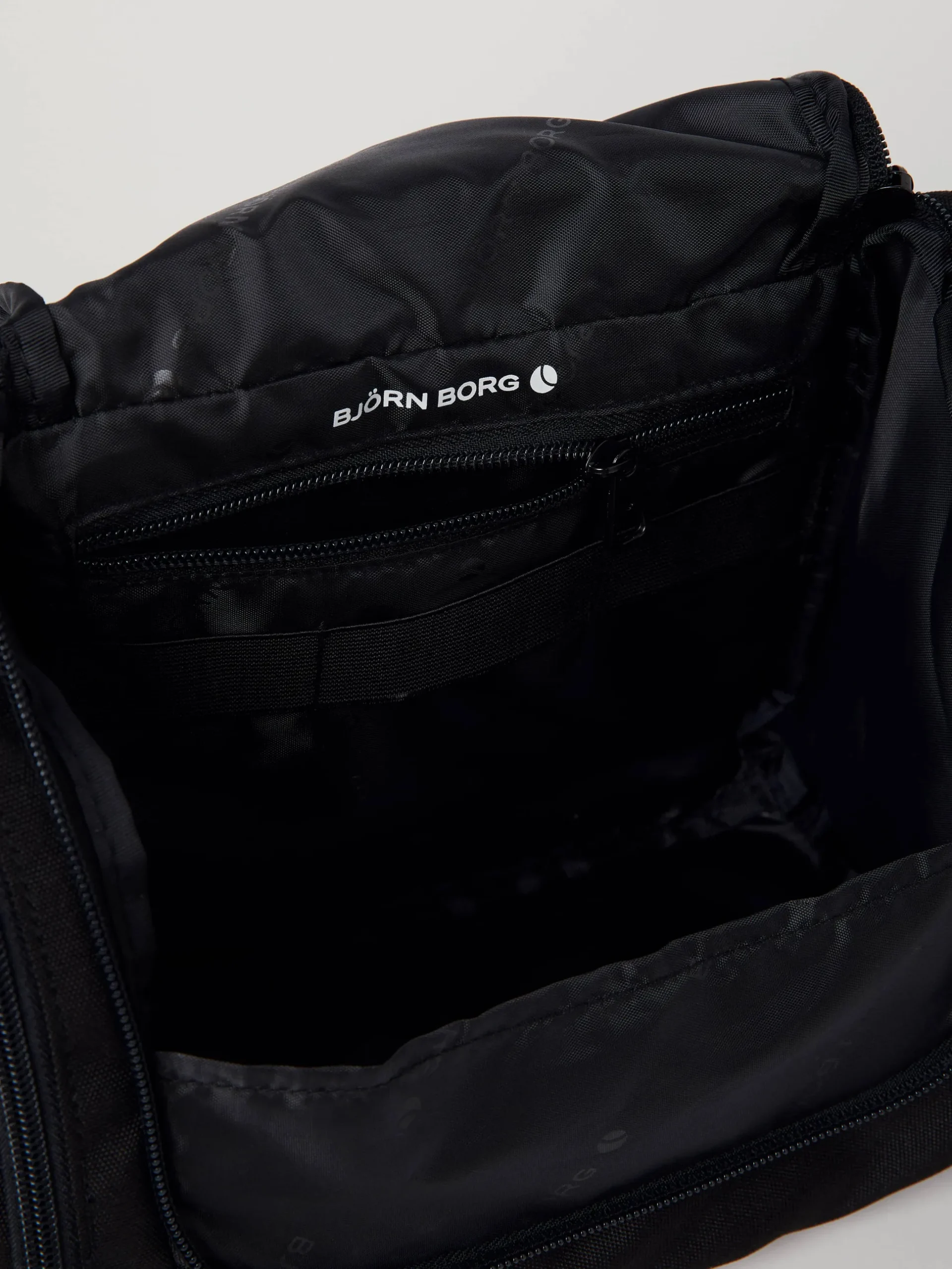 Core Toilet Case Hanging