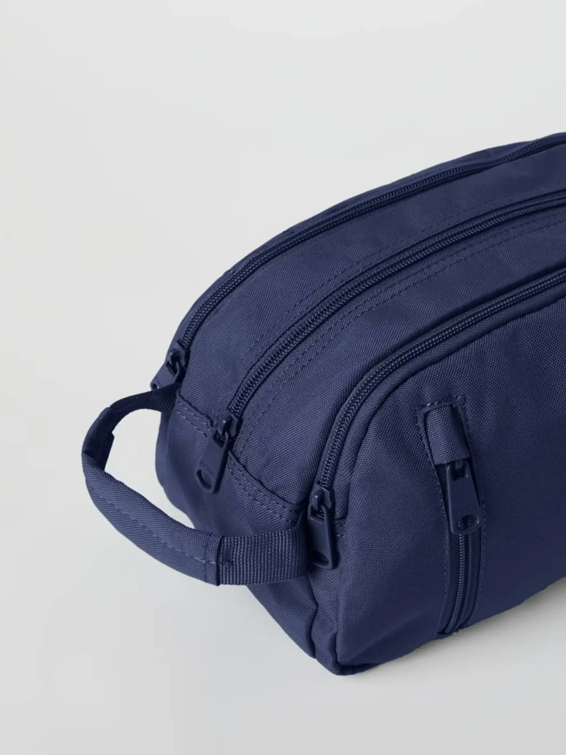 Core Wash Bag Standing
