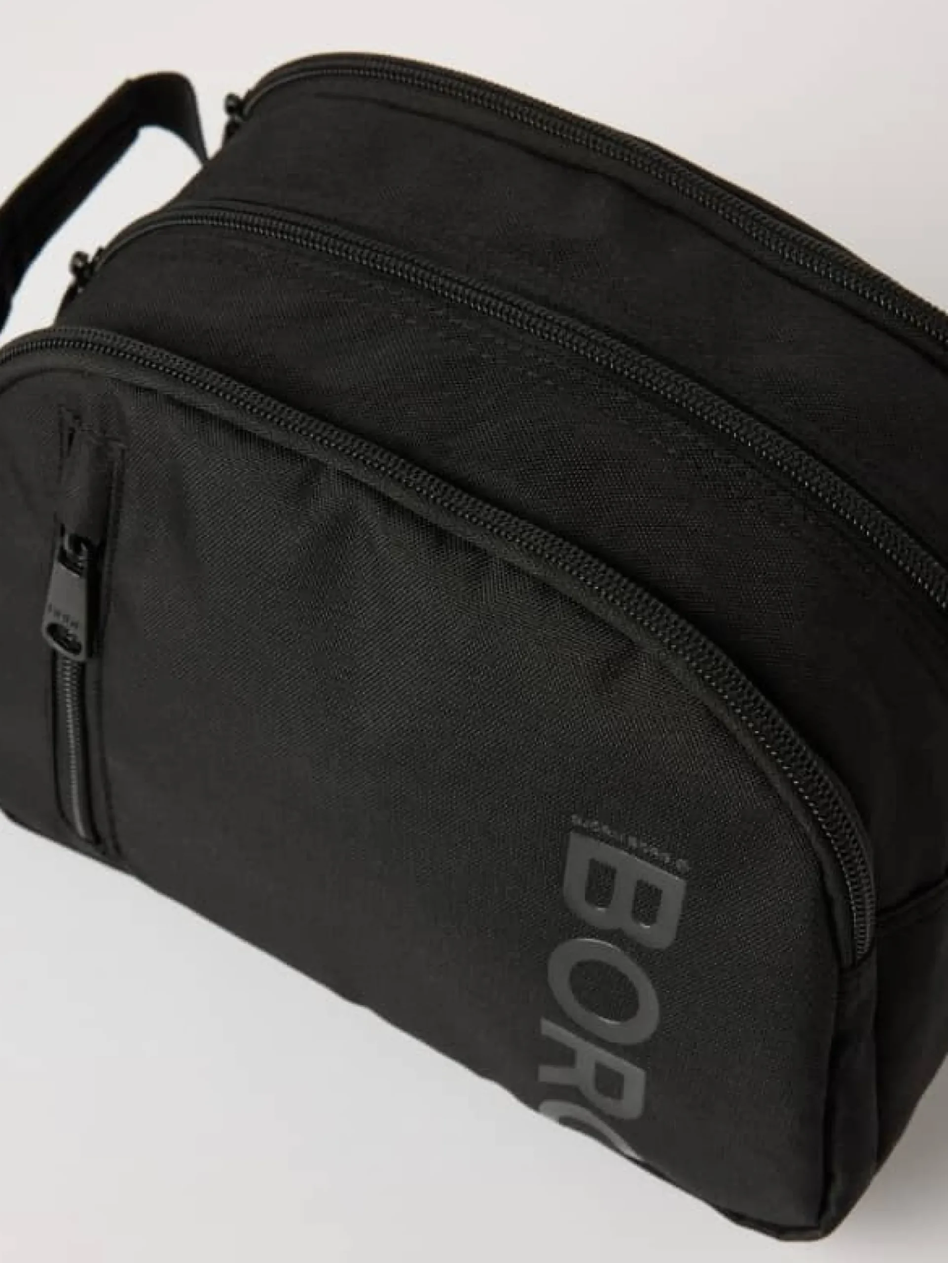 Core Wash Bag Standing