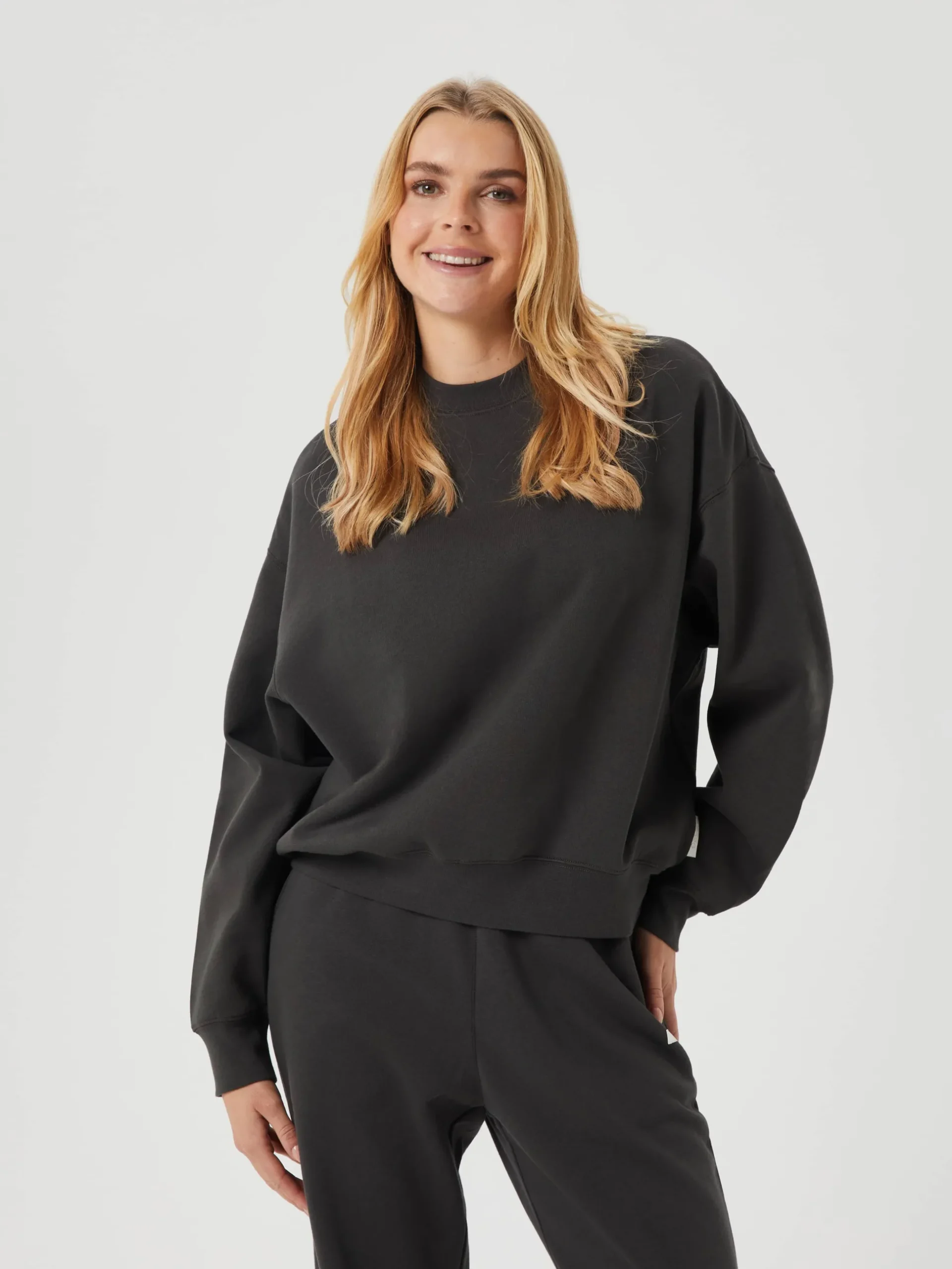 Studio Oversized Crew