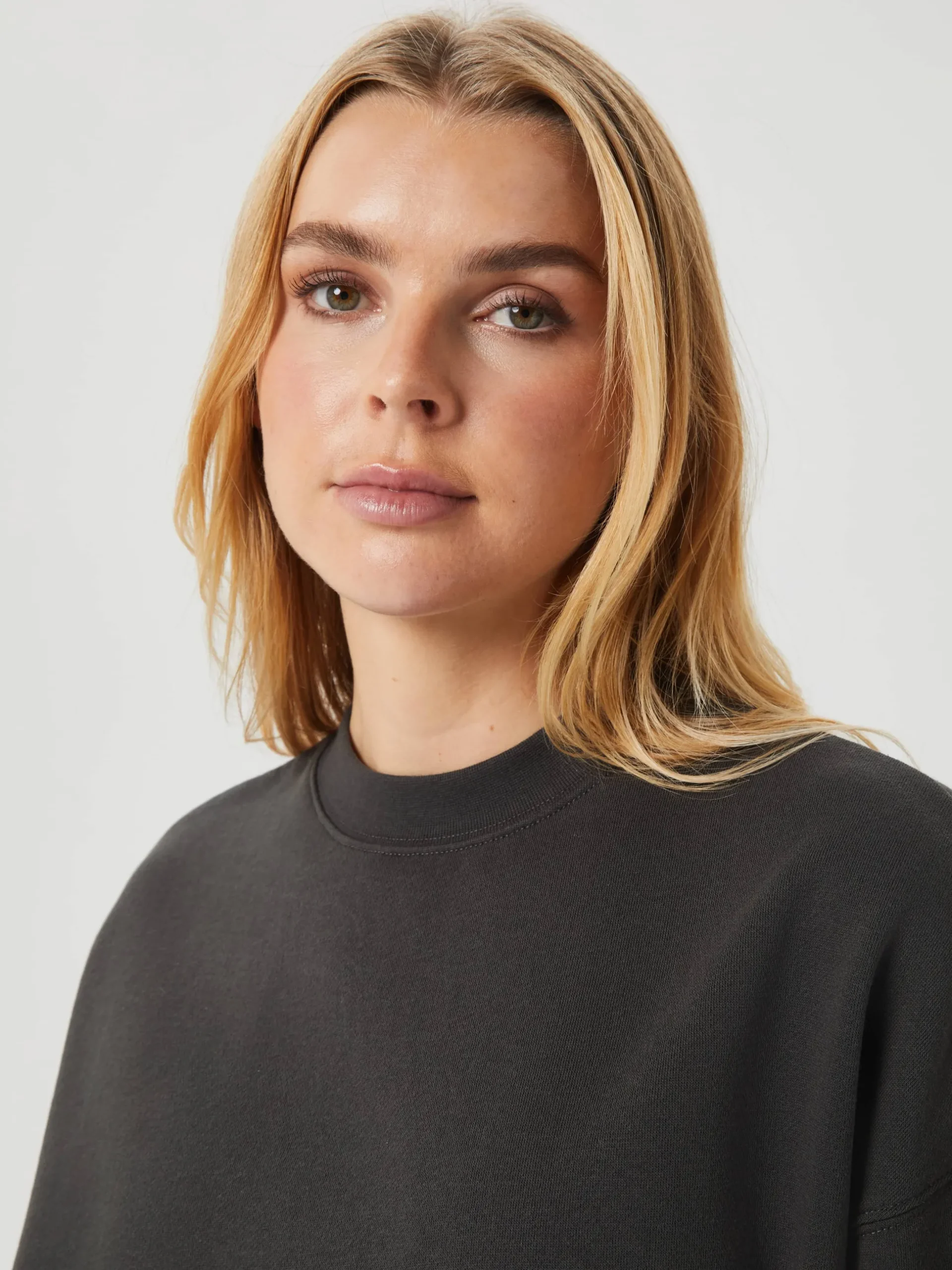 Studio Oversized Crew