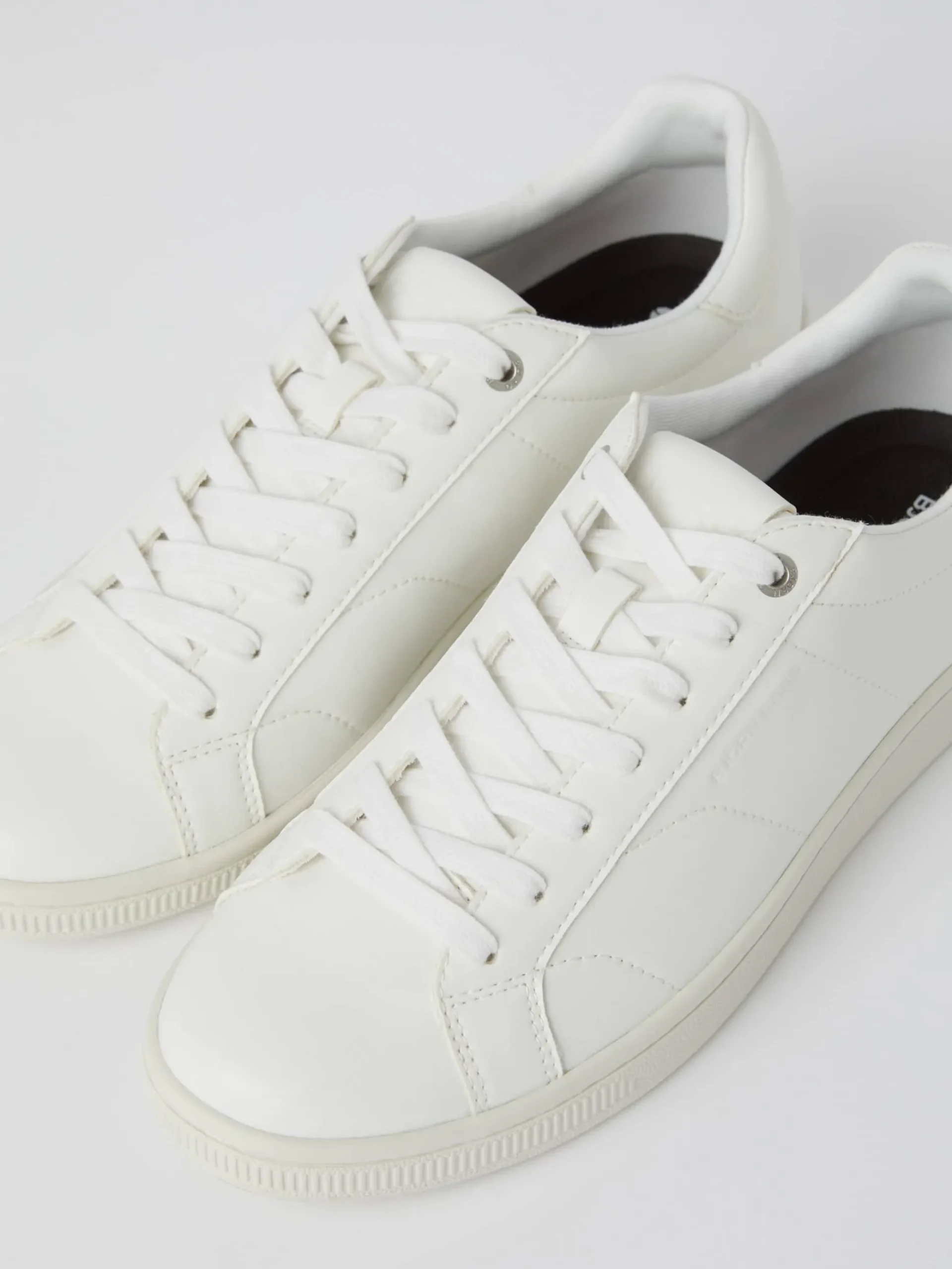 Unisex Deuce Sneakers