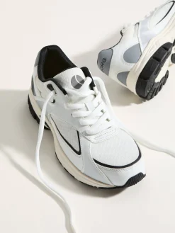 Women's Nova Sneakers